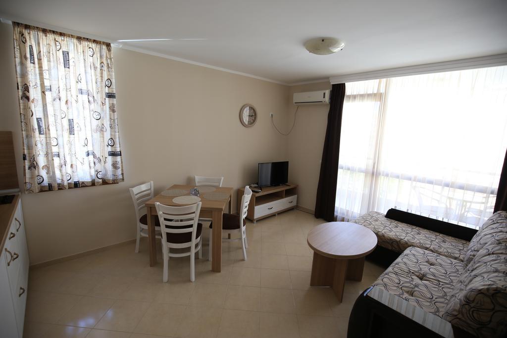 Apartments In Rif 2 Ravda Exterior photo